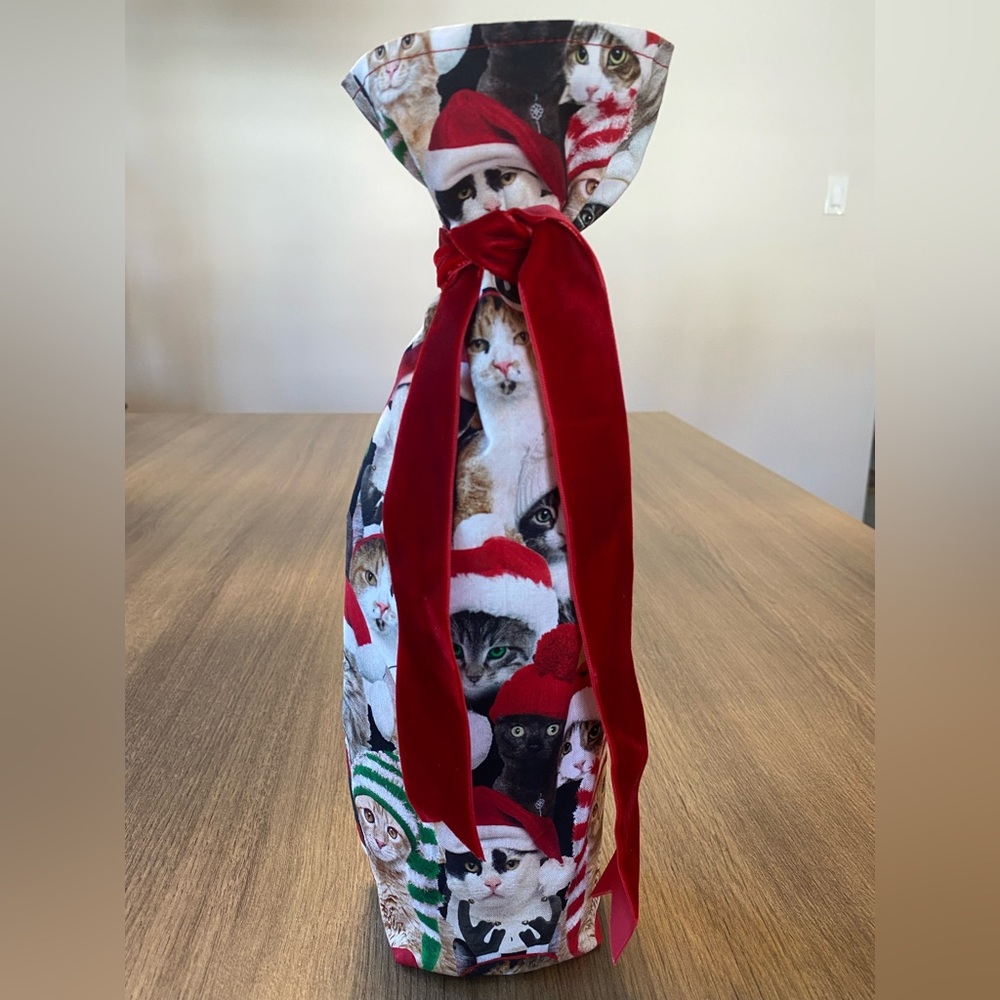 Festive Cat Print Wine Bag, Red/White/Green.